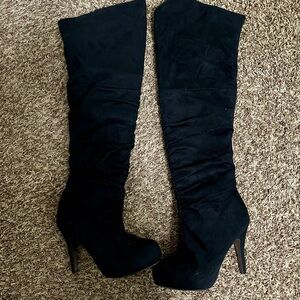Chic Black Over-the-Knee Boots